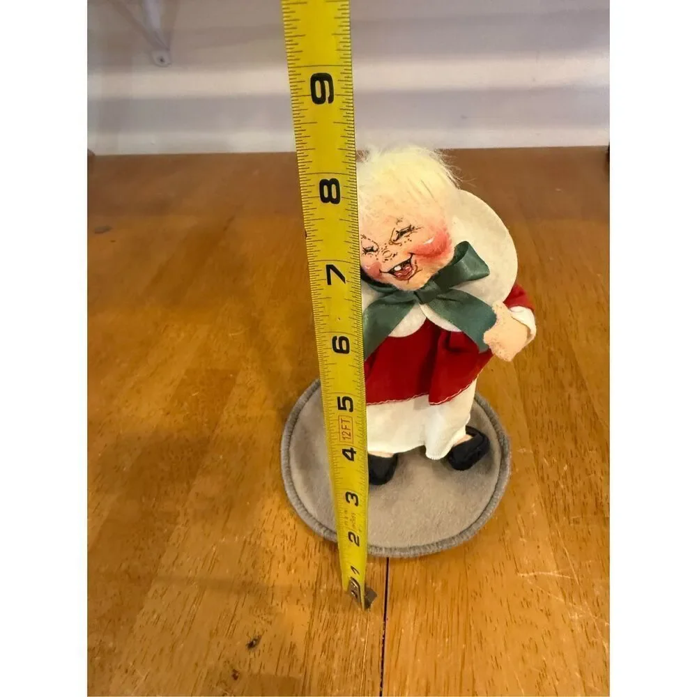 Annalee Girl Caroler Doll 1994